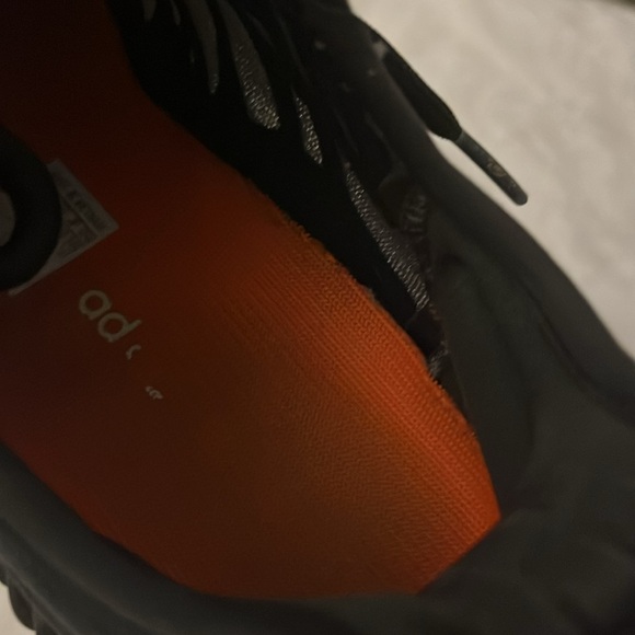 YEEZY 350 - Picture 6 of 10